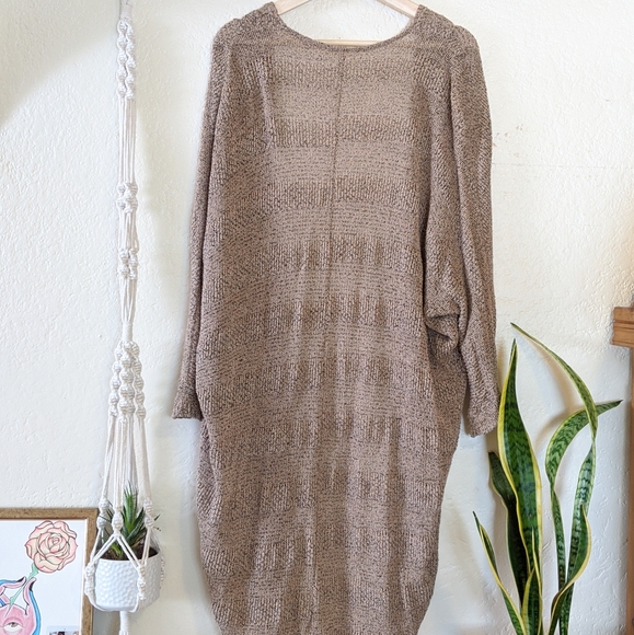 Lush Kimono - Picture 2 of 2